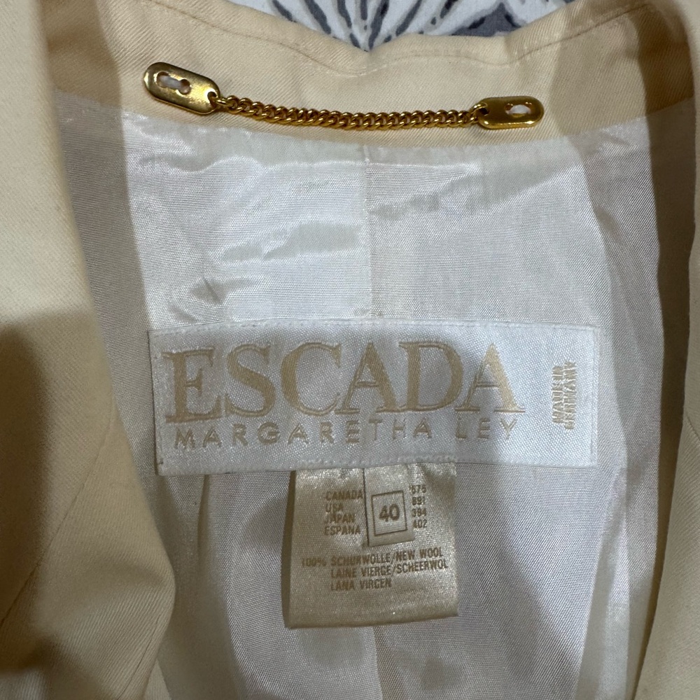 Vintage Escada Elegant wool Cream Double-Breasted Women's suit size 40/42German - Picture 2 of 16